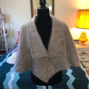 Mowhair cape- mauve, herringbone pattern, satin lined, perfect condition